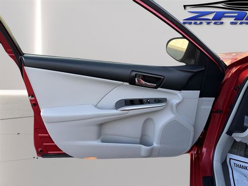 Used 2013 Toyota Camry XLE w/ Convenience Pkg image 15