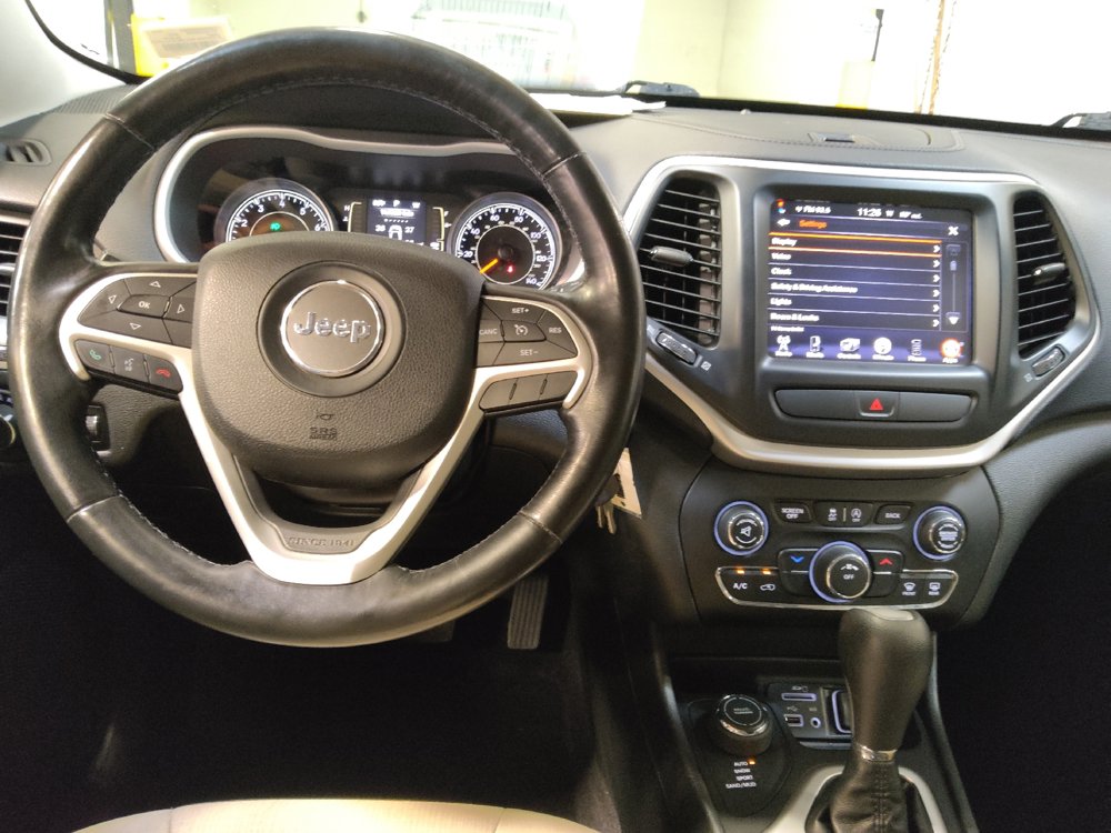 Used 2015 Jeep Cherokee Latitude w/ Cold Weather Group AWD/4WD image 22