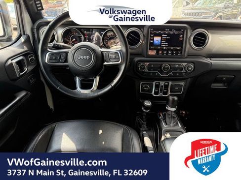 Used 2018 Jeep Wrangler Unlimited Sahara AWD/4WD image 14