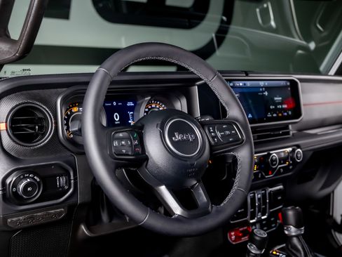 Used 2025 Jeep Wrangler Unlimited Rubicon image 22