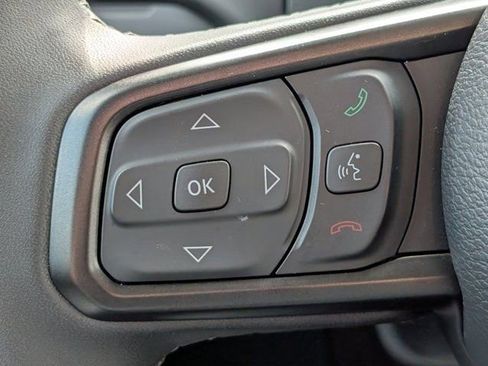 Used 2025 Jeep Gladiator Rubicon w/ Convenience Group AWD/4WD image 23