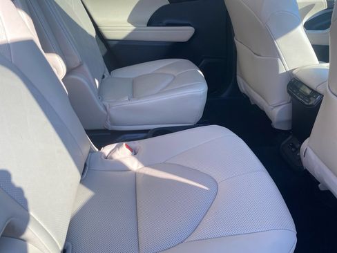 Used 2023 Toyota Highlander Platinum image 33