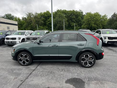 Used 2024 Kia Niro EX Touring FWD image 8