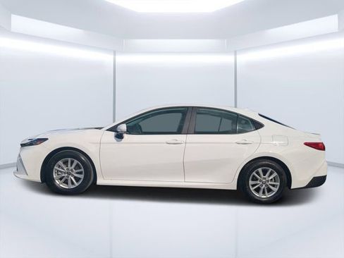 Used 2025 Toyota Camry LE image 6