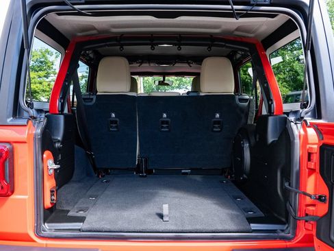 Used 2018 Jeep Wrangler Unlimited Sahara AWD/4WD image 9