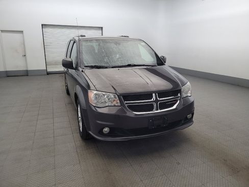 Used 2019 Dodge Grand Caravan SXT image 14