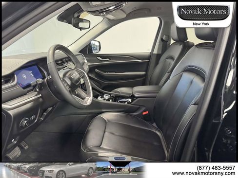 Used 2023 Jeep Grand Cherokee Limited AWD/4WD image 13