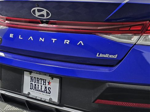 Used 2025 Hyundai Elantra Limited image 6