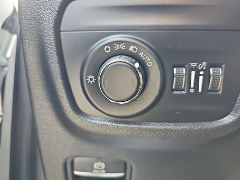 Used 2023 Jeep Grand Cherokee L Laredo image 30