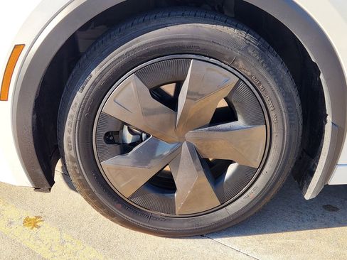 Used 2024 Toyota Prius LE image 14