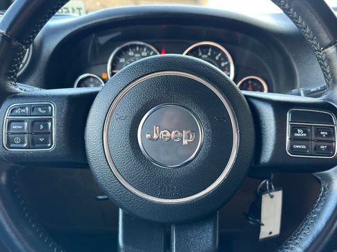 Used 2016 Jeep Wrangler Rubicon w/ Power Convenience Group AWD/4WD image 28