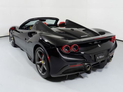 Used 2023 Ferrari F8 Tributo RWD image 26