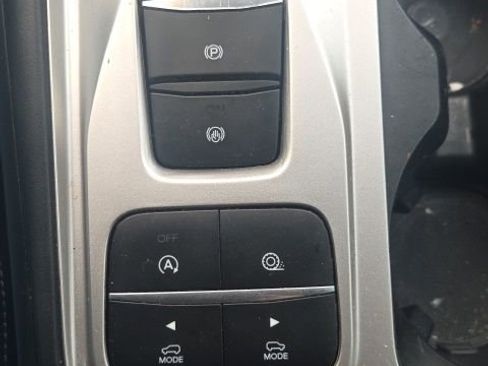 Used 2020 Ford Explorer XLT image 29