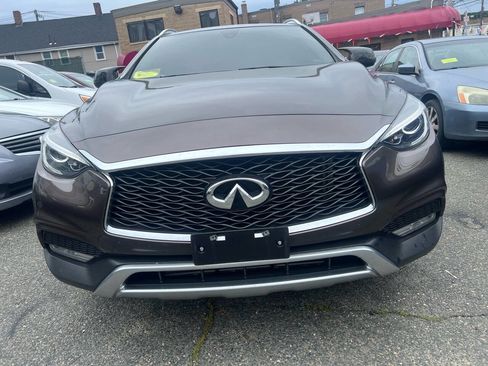 Used 2018 INFINITI QX30 Premium image 5