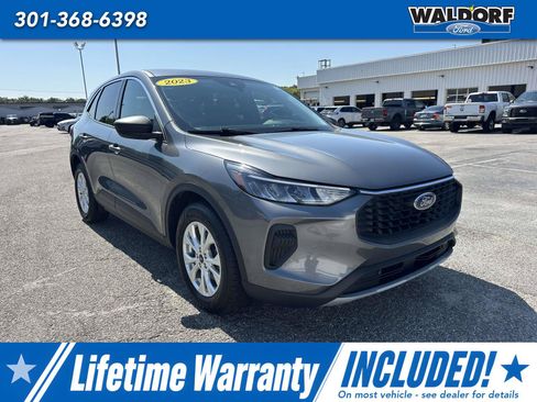 Used 2023 Ford Escape Active w/ Tech Pack #1 FWD image 1