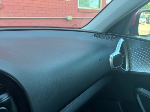 Used 2025 Kia Soul LX w/ LX Technology Package FWD image 33
