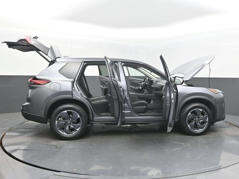 Used 2025 Nissan Rogue SV FWD image 43