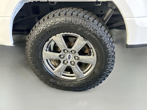 Used 2020 Ford F150 XLT w/ Equipment Group 302A Luxury AWD/4WD image 35