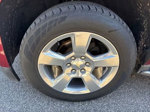 Used 2020 Chevrolet Suburban Premier image 3