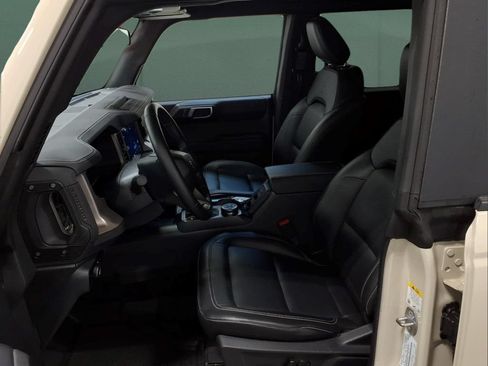 Certified 2025 Ford Bronco Outer Banks w/ Sasquatch Package AWD/4WD image 21