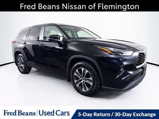 Used 2023 Toyota Highlander XLE AWD/4WD video 1