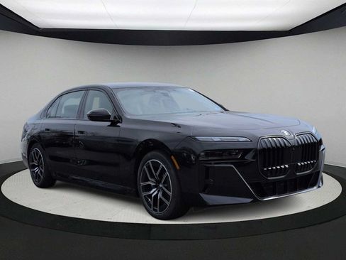 Used 2026 BMW i7 xDrive60 w/ Executive Package AWD/4WD image 2
