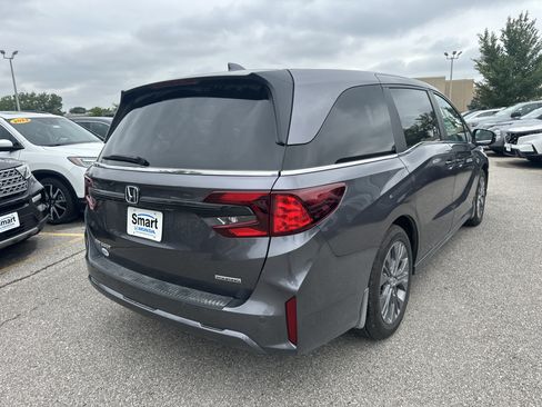 Certified 2026 Honda Odyssey Touring image 4