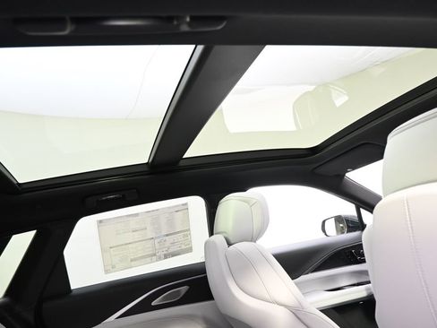 New 2025 Cadillac Lyriq Luxury AWD/4WD image 17