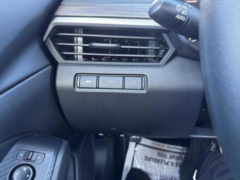 Used 2025 Nissan Altima 2.5 SV FWD image 14