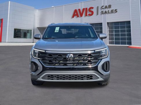 Used 2025 Volkswagen Atlas Cross Sport SE image 2