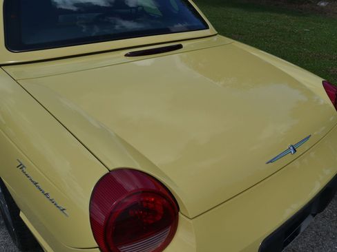 Used 2002 Ford Thunderbird image 42