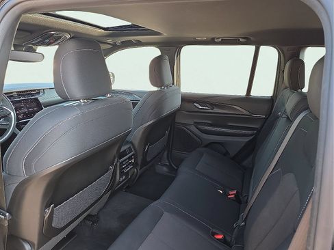 Used 2024 Jeep Grand Cherokee Laredo X RWD image 10