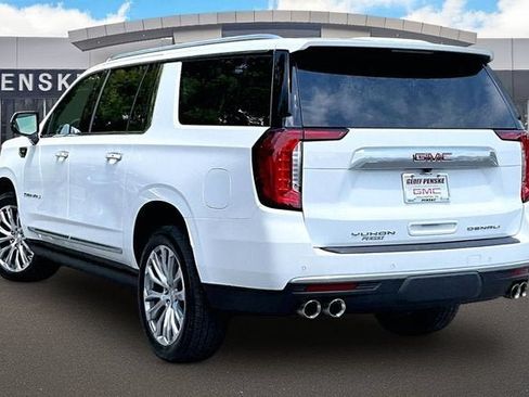 Used 2023 GMC Yukon XL Denali AWD/4WD image 12