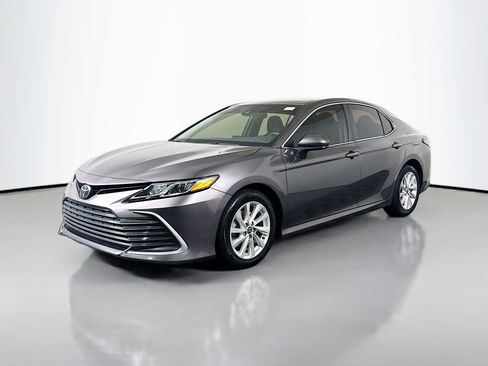 Used 2023 Toyota Camry LE FWD image 4
