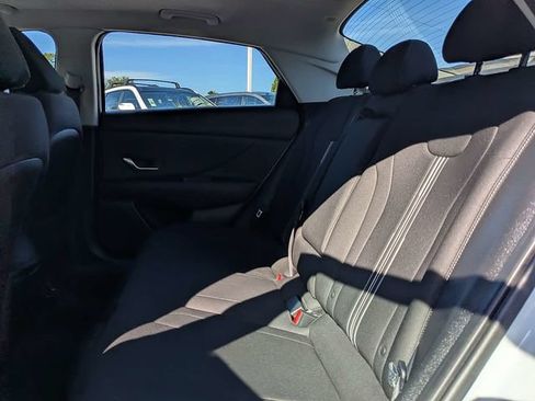 Used 2022 Hyundai Elantra SEL w/ Convenience + Premium Package FWD image 12