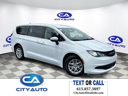 Used 2022 Chrysler Voyager LX FWD image 1