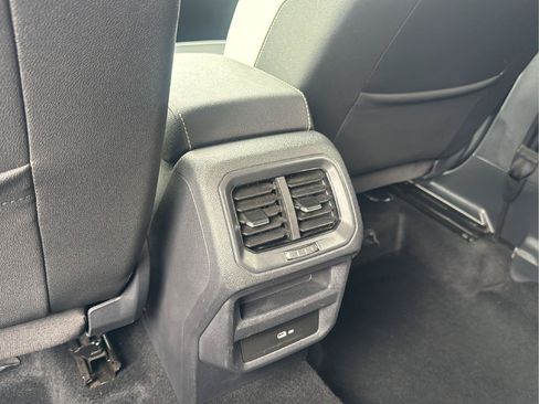 Used 2025 Volkswagen Taos SE FWD image 21