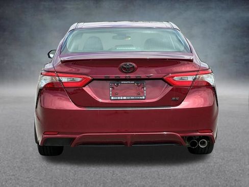Used 2018 Toyota Camry SE FWD image 4