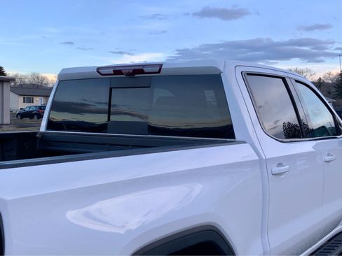 Used 2024 GMC Sierra 1500 AT4 w/ Technology Package image 12