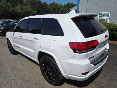 Used 2017 Jeep Grand Cherokee Altitude AWD/4WD image 6