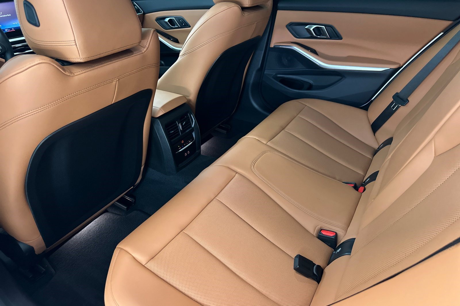 Certified 2024 BMW 330i Sedan w/ Convenience Package RWD image 30