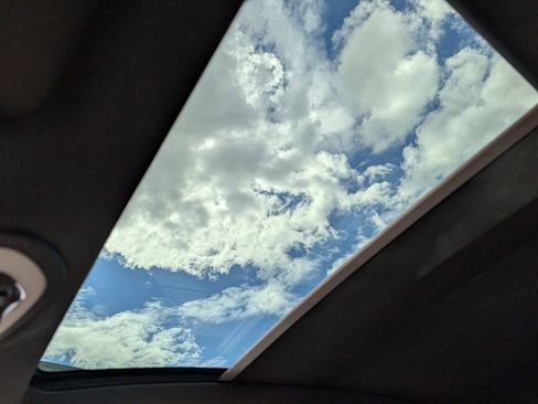 Certified 2025 Porsche Macan image 19