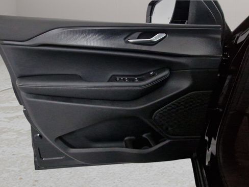 New 2025 Jeep Grand Cherokee L Altitude image 29