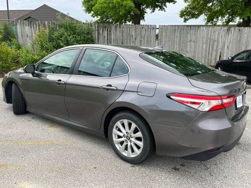 Used 2019 Toyota Camry LE w/ Convenience Package FWD image 4