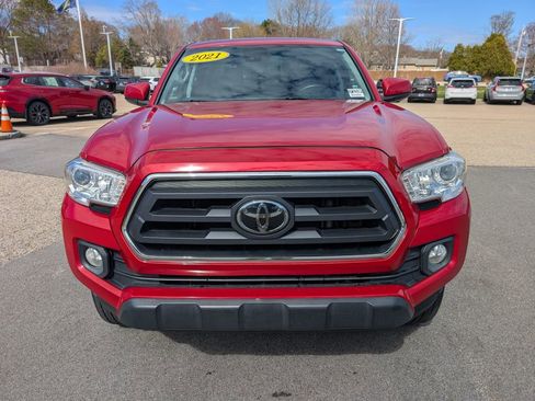 Used 2021 Toyota Tacoma SR5 w/ SR5 Appearance Package (SM) image 9