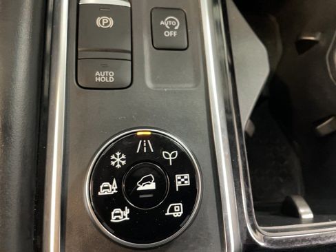 Used 2023 Nissan Pathfinder SV AWD/4WD image 13