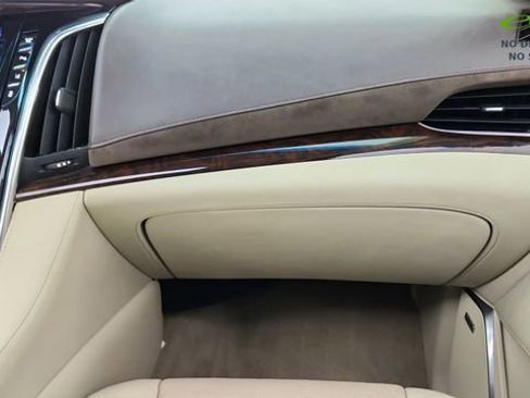 Used 2015 Cadillac Escalade Luxury RWD image 40