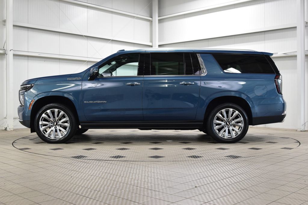 Used 2025 Chevrolet Suburban High Country AWD/4WD image 4