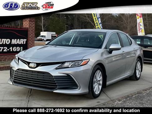 Used 2022 Toyota Camry LE image 3