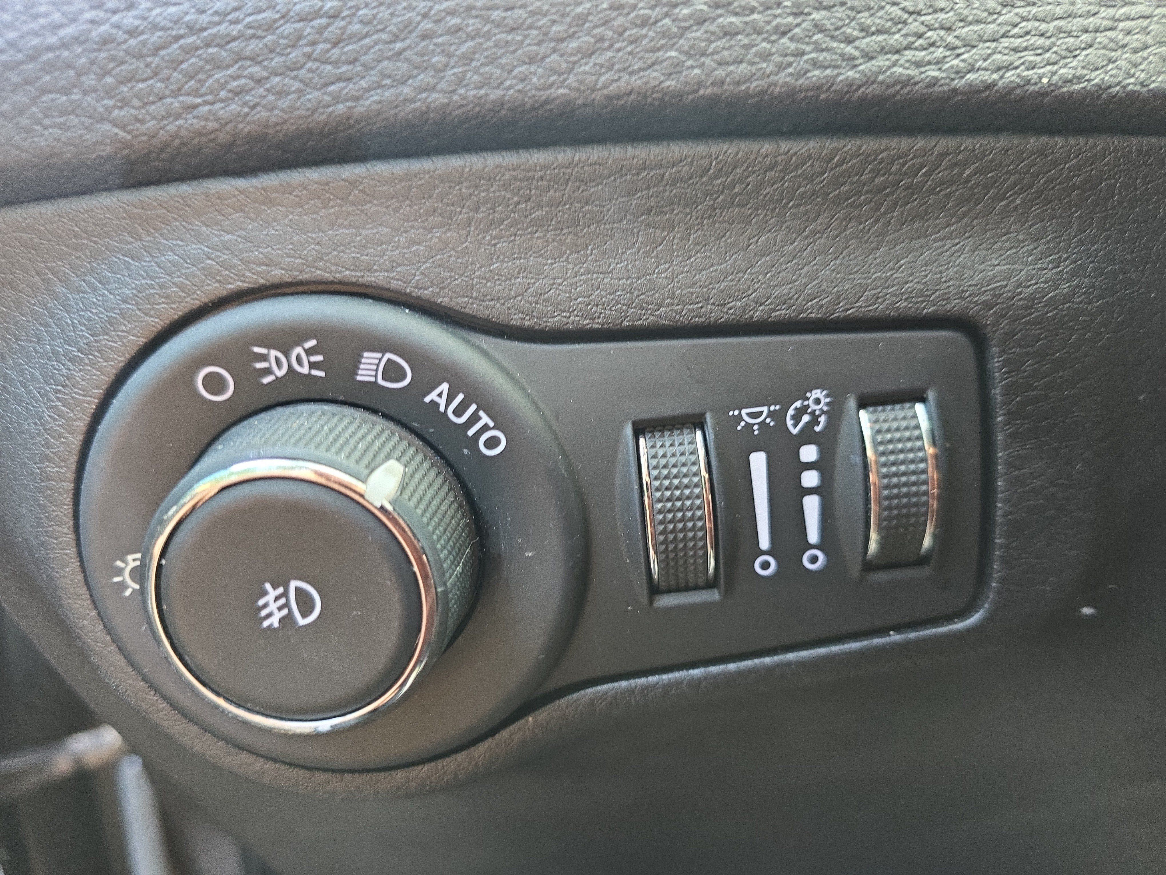 Used 2018 Jeep Compass Latitude w/ Popular Equipment Group AWD/4WD image 18